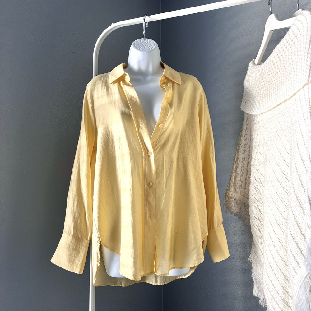 βοΈsoldβοΈOversized Light Yellow Button Down Shirt - Picture 11 of 16